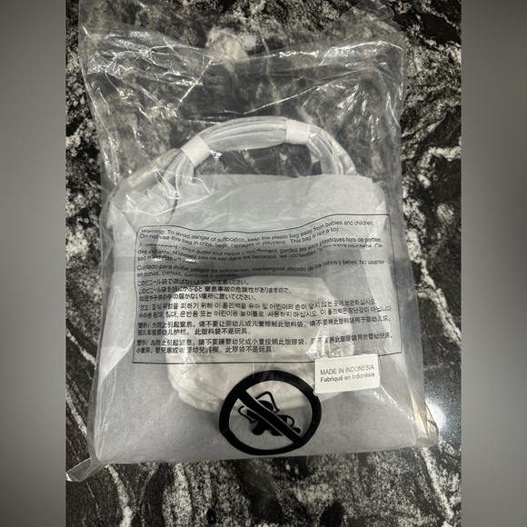 NEW Michael Kors Trisha M Signature Logo Canvas Crossbody Bag - Picture 4 of 7